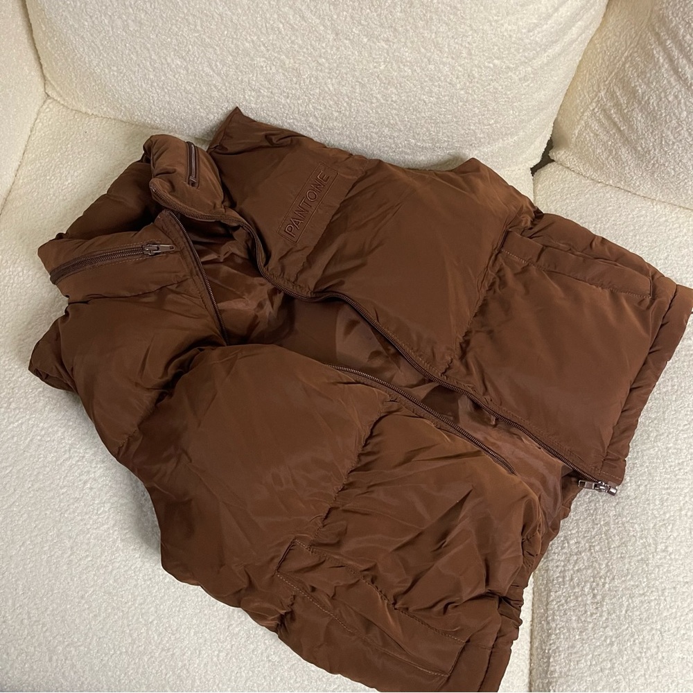 Puffer vest with matching puffer pant set Pantone